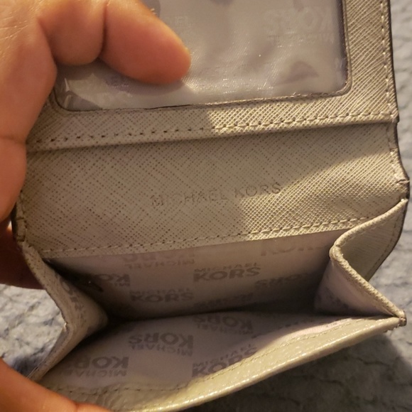 Micheal kors wallet - Picture 4 of 6